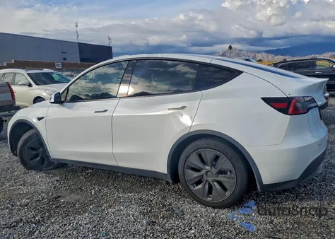 2021 Tesla Model Y z USA, uszkodzony, nr VIN 5YJYGDED0MF107400